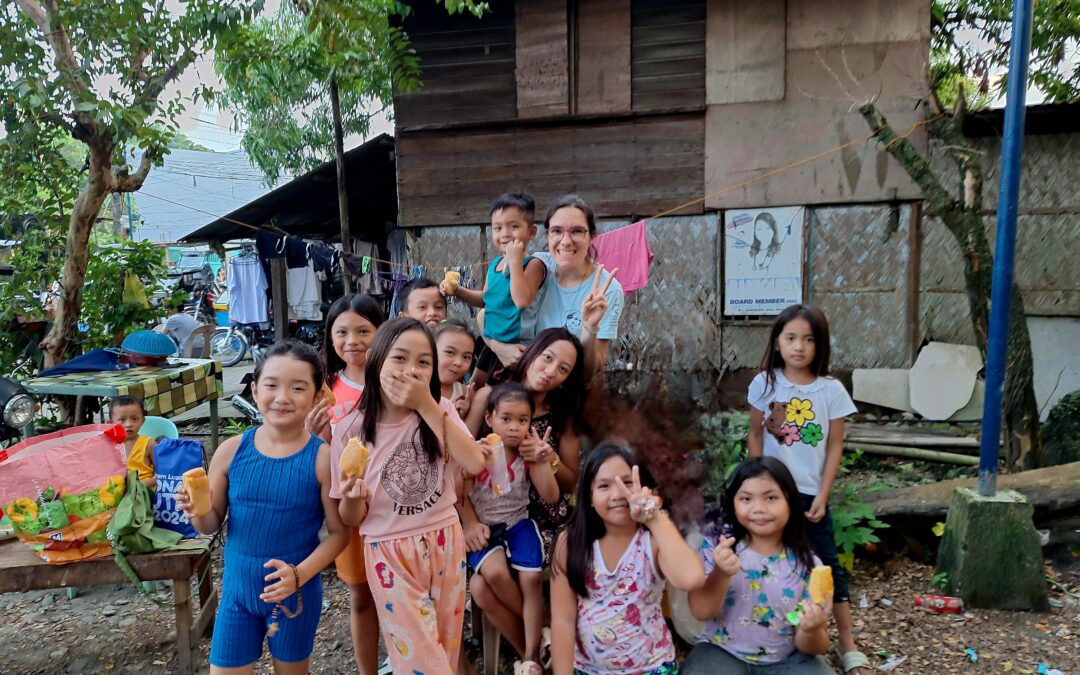 In terre lontane, l’amore si dice diverso… ma si capisce uguale